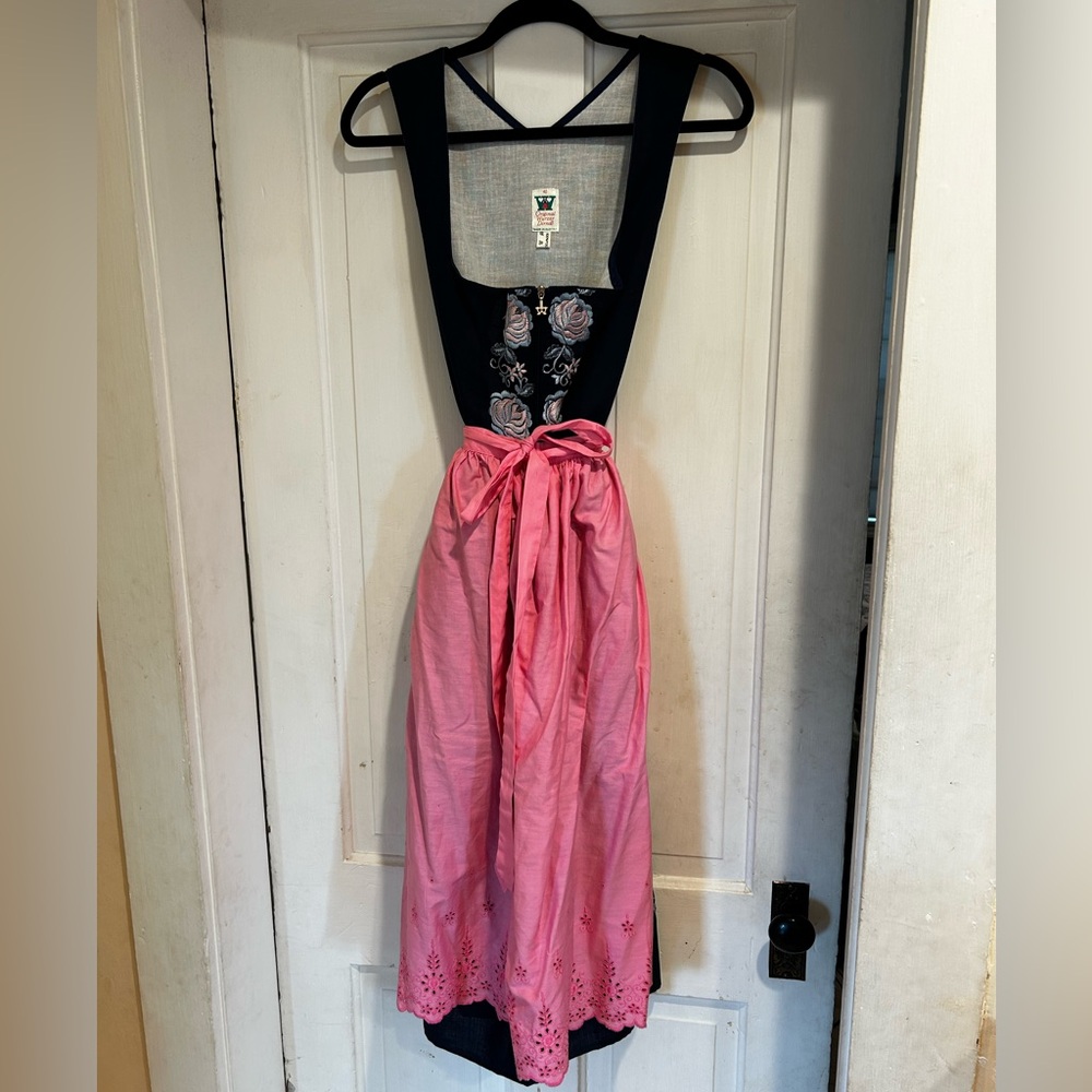 Beautiful vintage dirndl, size 40